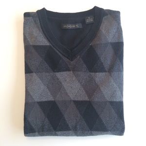Axist Men’s Sleeveless Sweater with Diamond Design